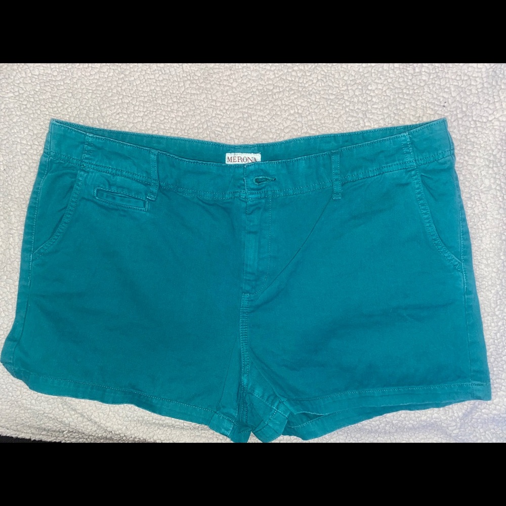 MERONA SHORTS SIZE 16